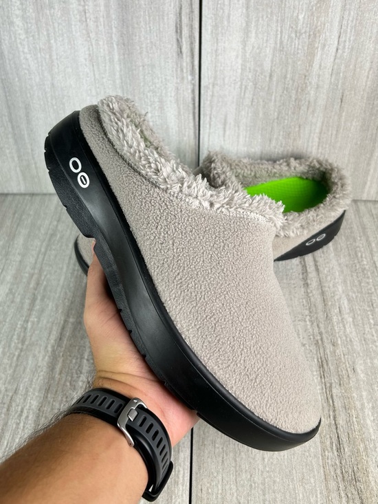OOFOS Other - WORN 1X OOFOS OOcoozie Slip-On Clog in Light Gray with Black Sole Men's Size 9